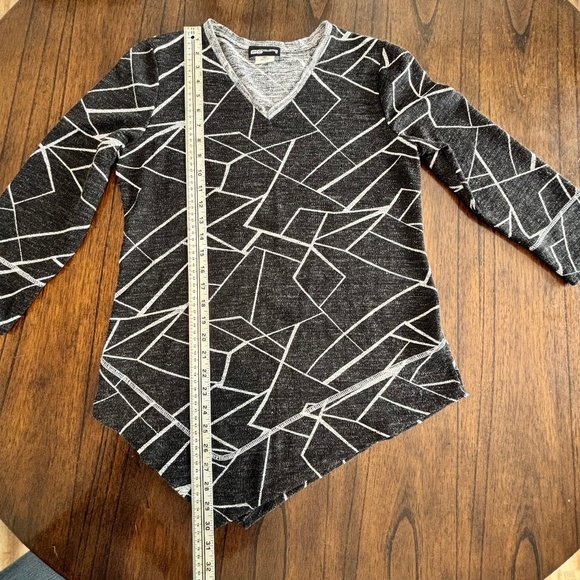 GG Collection made in Canada lightweight asymmetric hem sweater sz LG - Picture 10 of 15